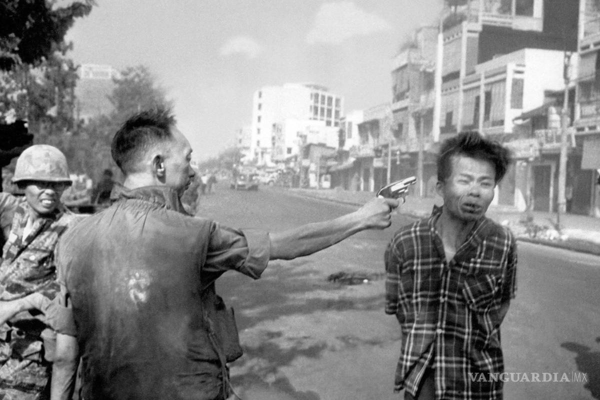 Hace 50 años, una fotografía de Eddie Adams cambió la Guerra de Vietnam