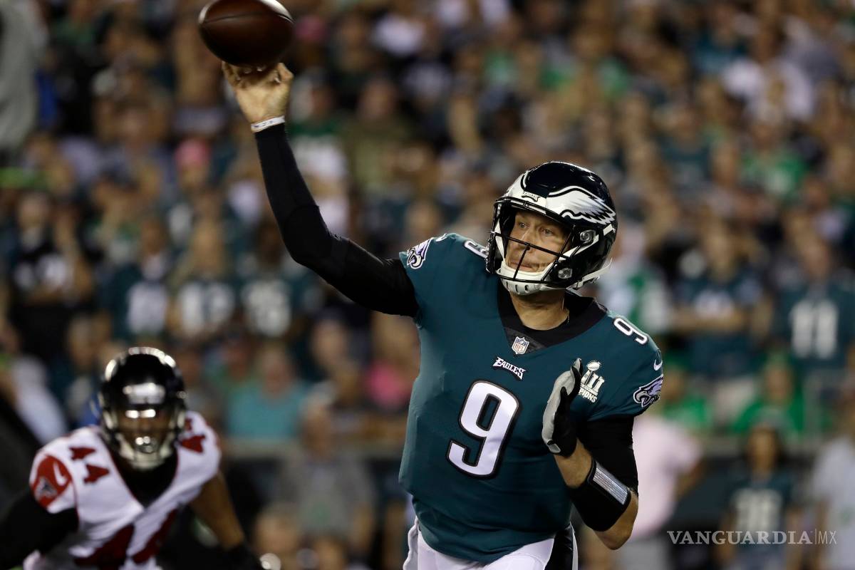 Nick Foles volverá a ser titular en la Semana 2, Carson Wentz tendrá que esperar