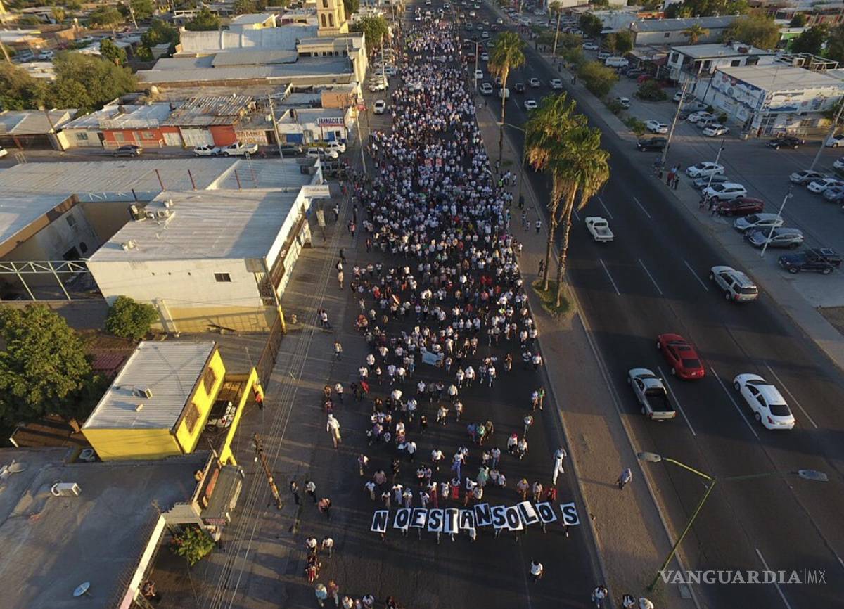 $!Padres y familiares de los niños fallecidos en el incendio de la Guardería ABC en 2009 participan en una manifestación en la ciudad de Hermosillo, Sonora (México).