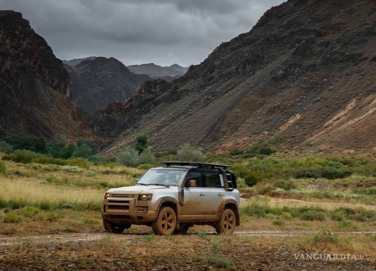 $!El nuevo Land Rover Defender puede cruzar lo que sea sin dejar de ser lujoso y cómodo