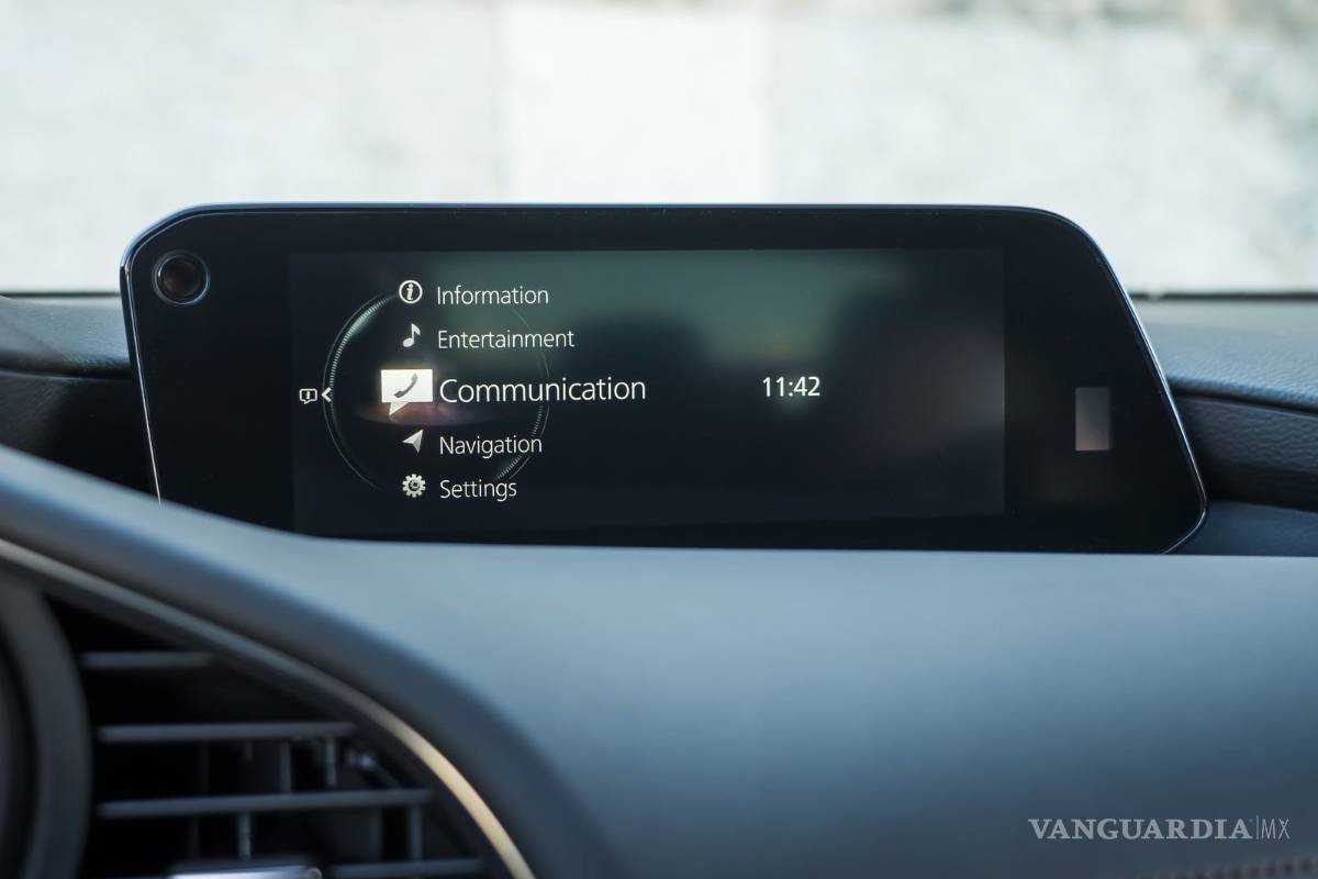 $!¿No más pantallas táctiles en autos?, Mazda las dejará porque usarlas puede causar accidentes