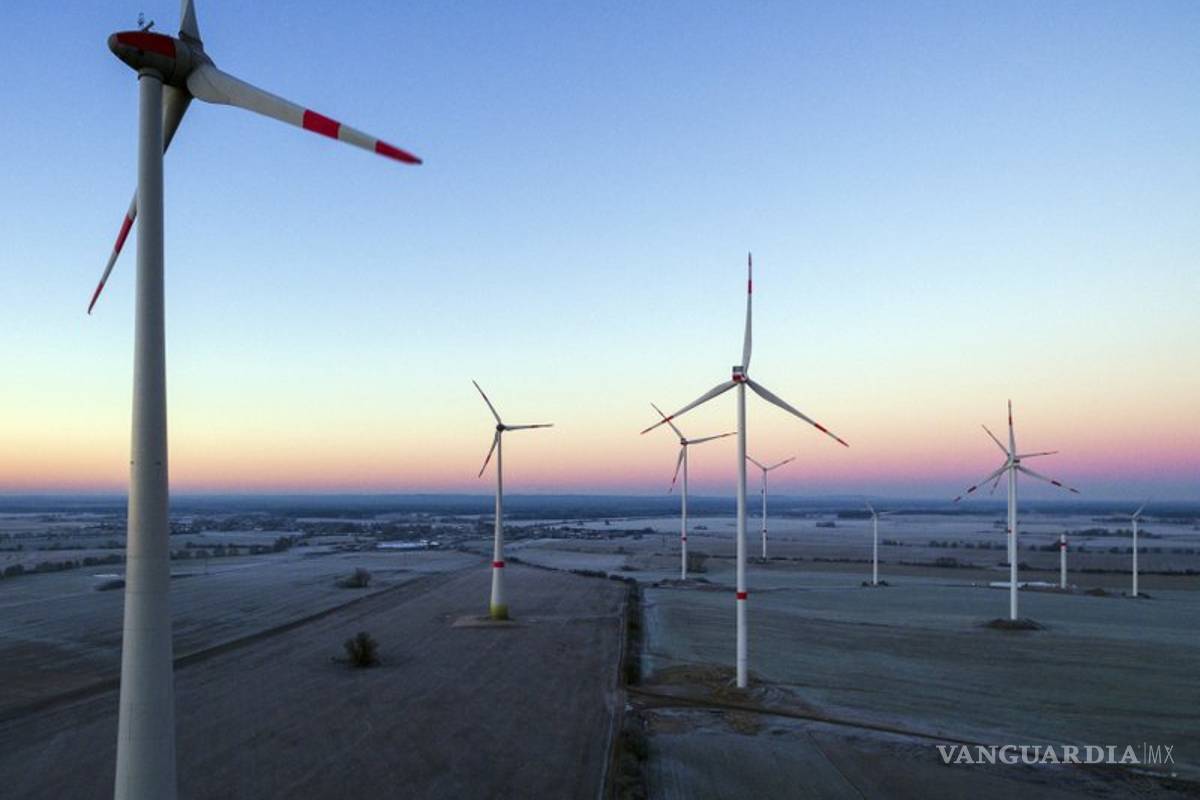 Disminuye la inversión global en energía renovable al caer precios