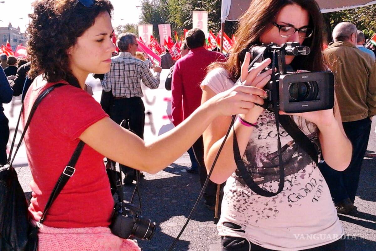 Mujeres periodistas enfrentan más ataques que los hombres en Twitter