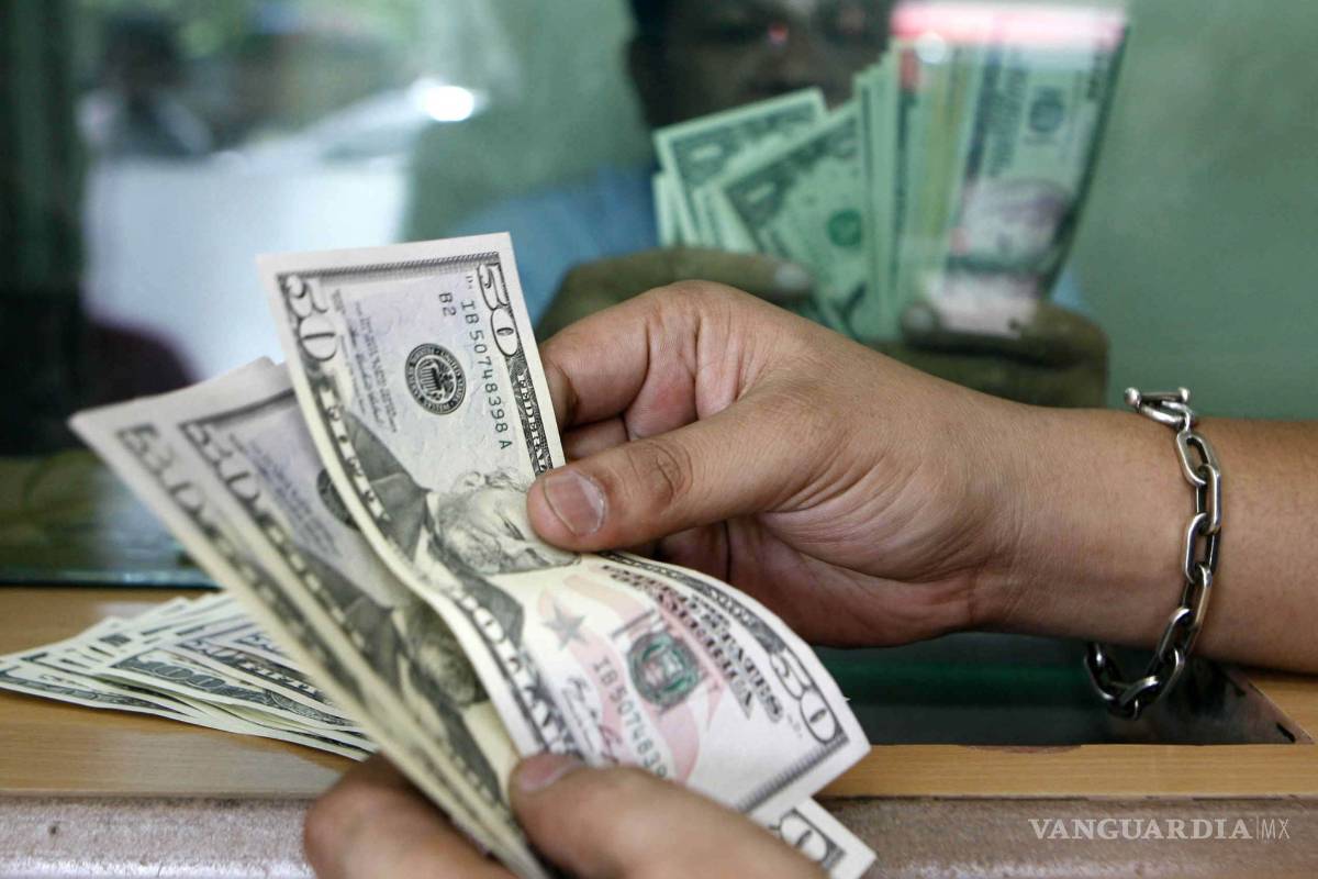 Dólar se vende en 18.25 pesos, 25 centavos más que ayer