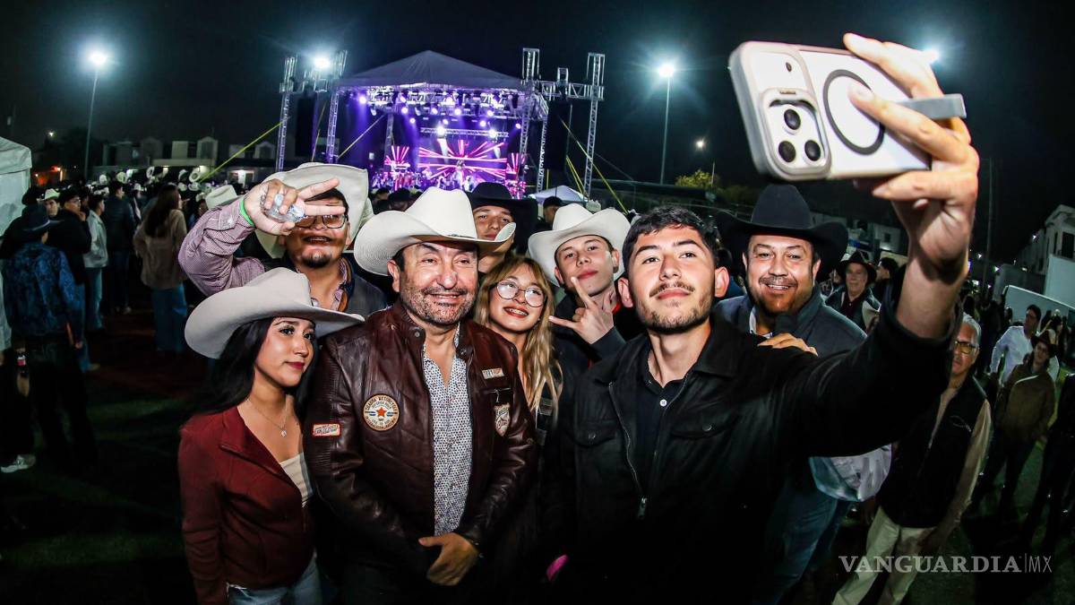 Festejos bajo el agua: Halcones celebran el UTC Fest 2026