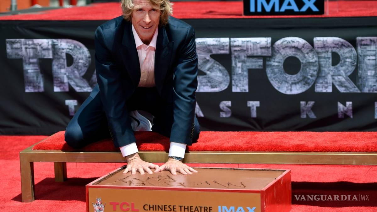Michael Bay deja sus huellas en el Teatro Chino de Hollywood