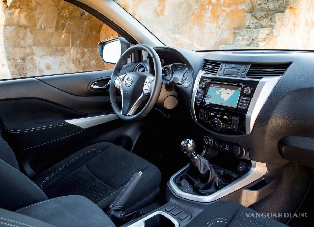 $!Nissan NP300 Frontier estrena versión Platinum LE