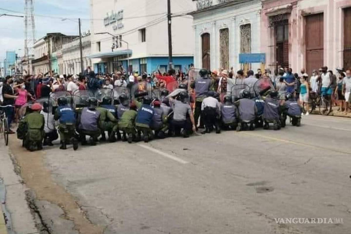 Miles protestan en Cuba contra el gobierno; Díaz-Canel ordena represión