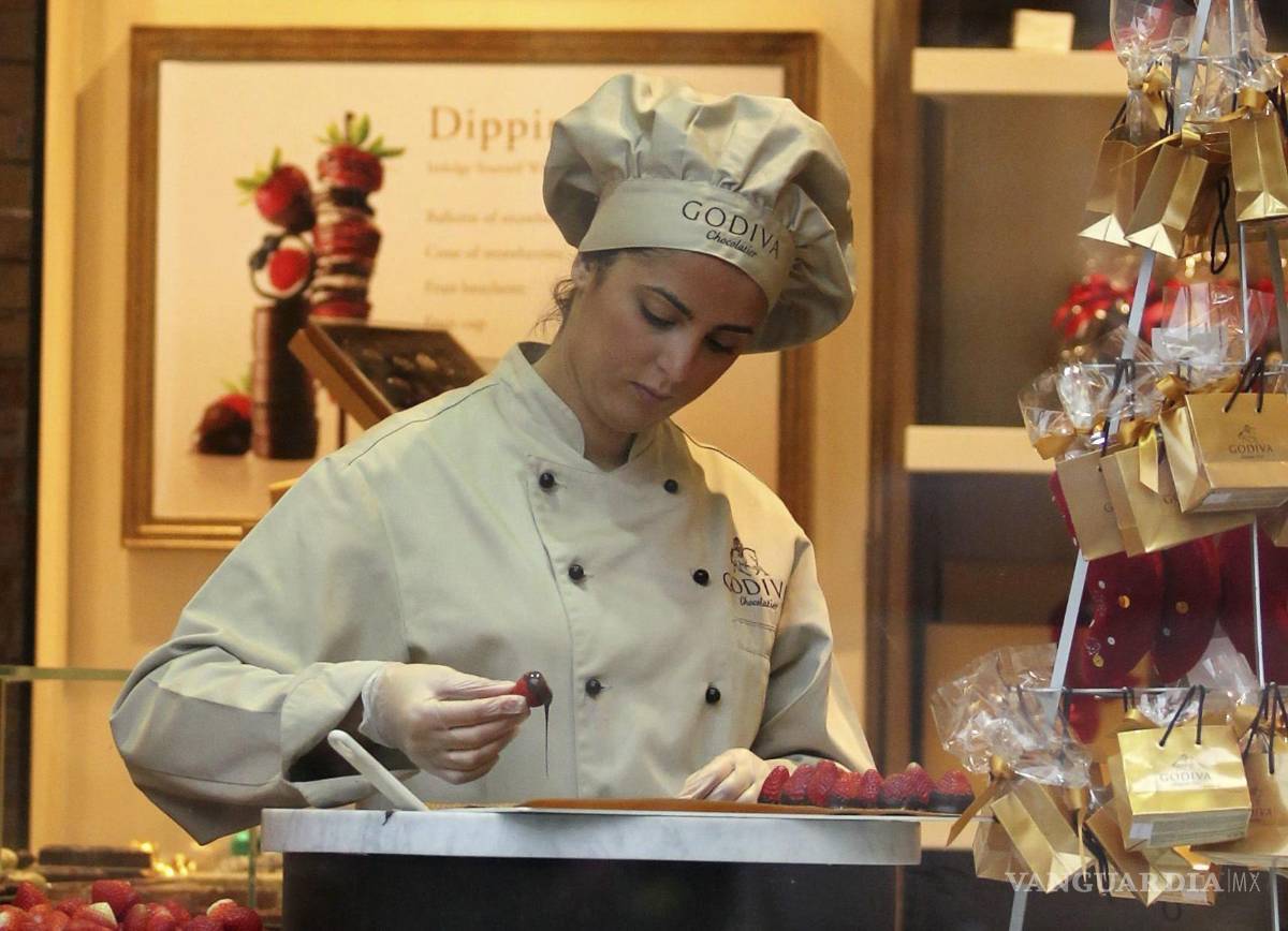 $!Chocolatería en una céntrica calle de Bruselas, Bélgica, considerada la capital del chocolate. EFE/Oliver Hoslet