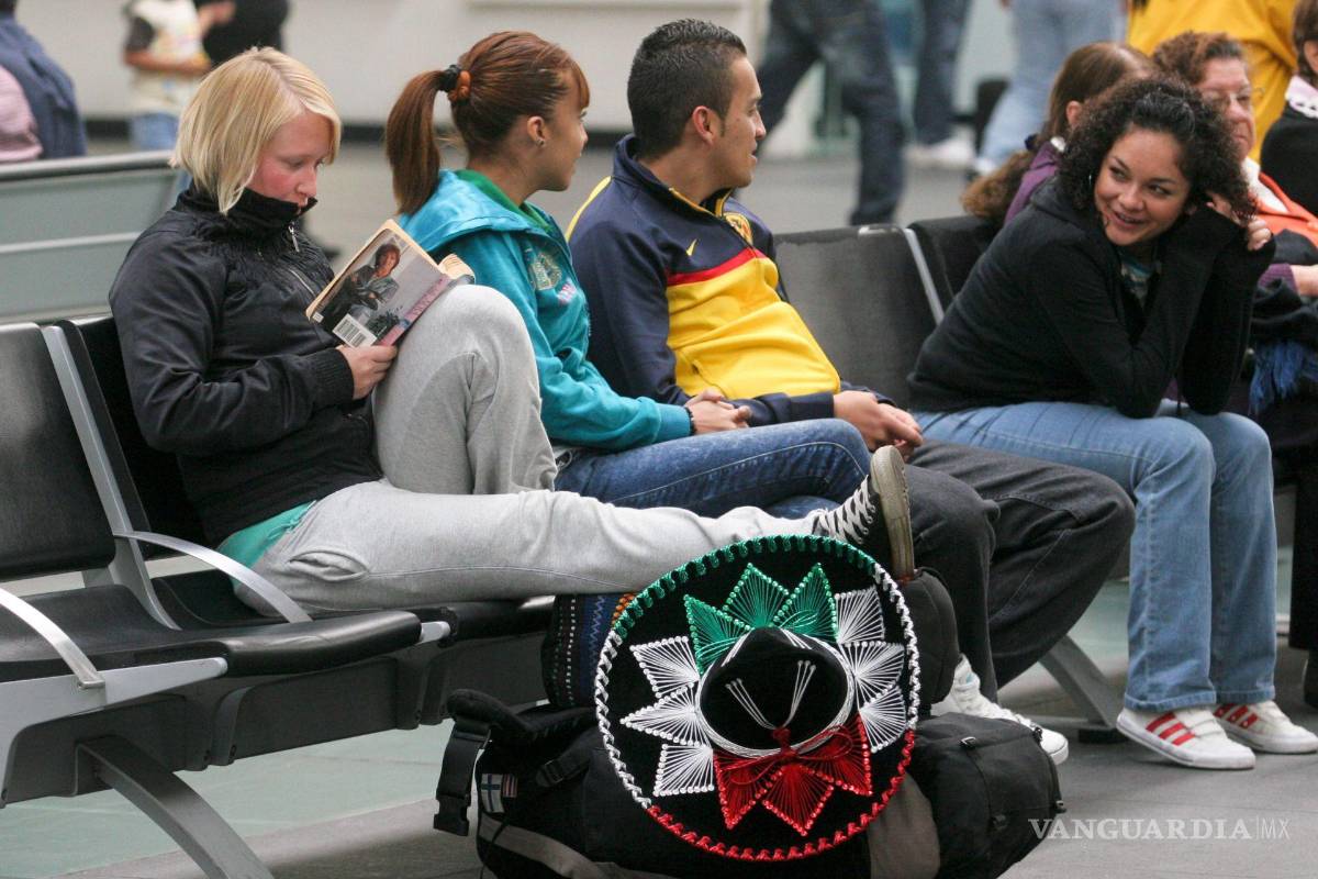 Vuelos de 600 pesos terminan al triple por cargos extra: aerolíneas viven del servicio complementarios