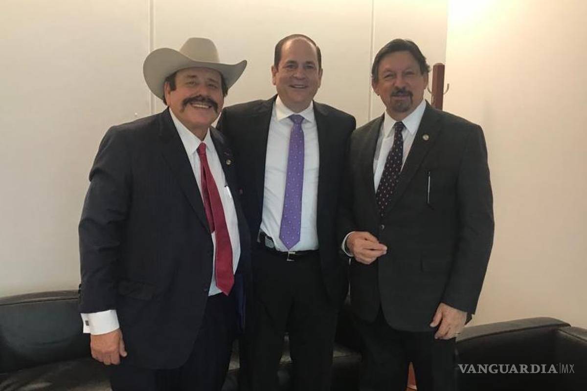 Armando Guadiana, Claudio Bres y Napoleón Gómez Urrutia se reúnen para rescatar estadio de la sección 123