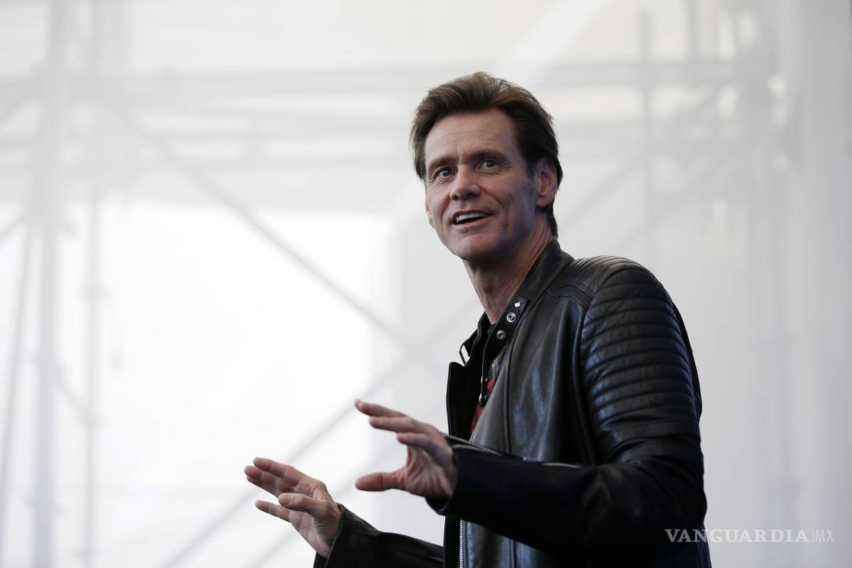 Critican a Jim Carrey por retrato de vocera de la Casa Blanca