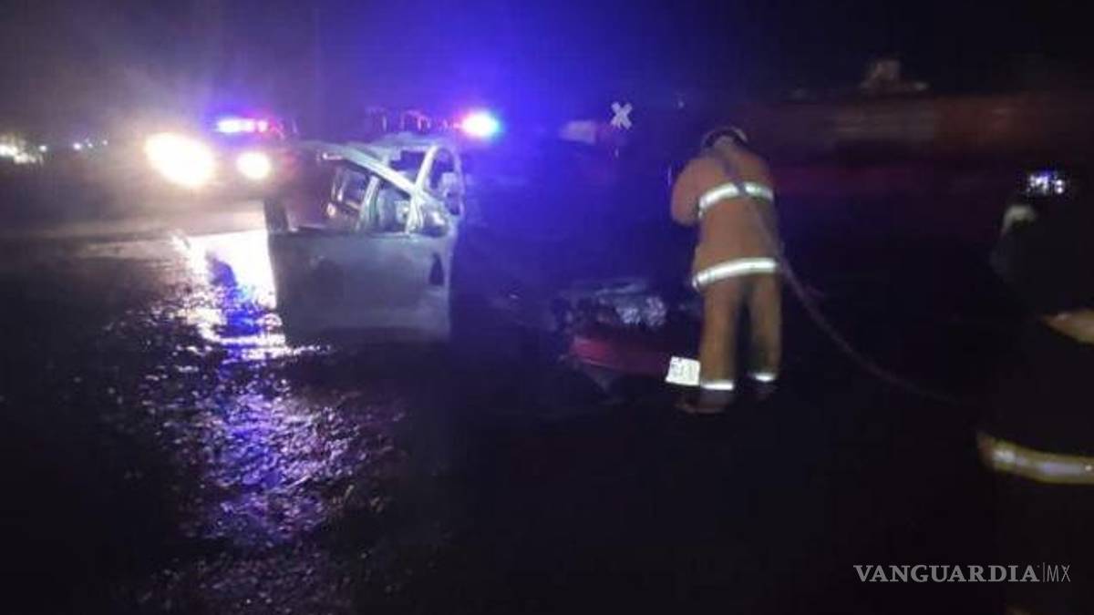Queman y abandonan camioneta en Ramos Arizpe