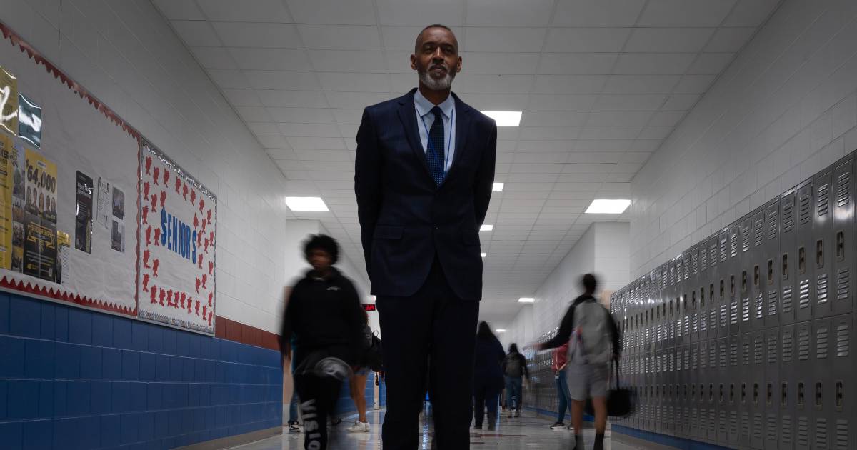 Cierre del gobierno de EU impacta a escuelas con apoyos de fondos federales