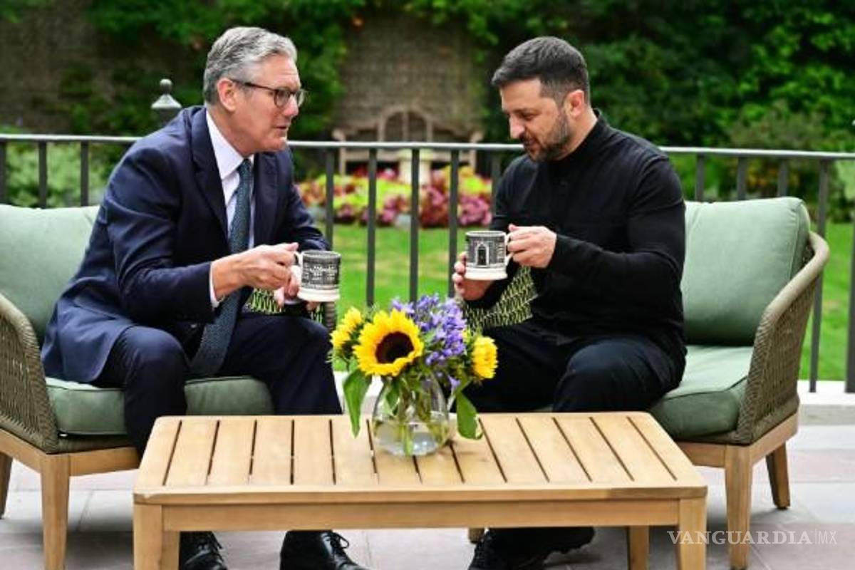 Zelensky se reúne con el primer ministro británico Starmer mientras se prepara el mundo para reunión Trump-Putin