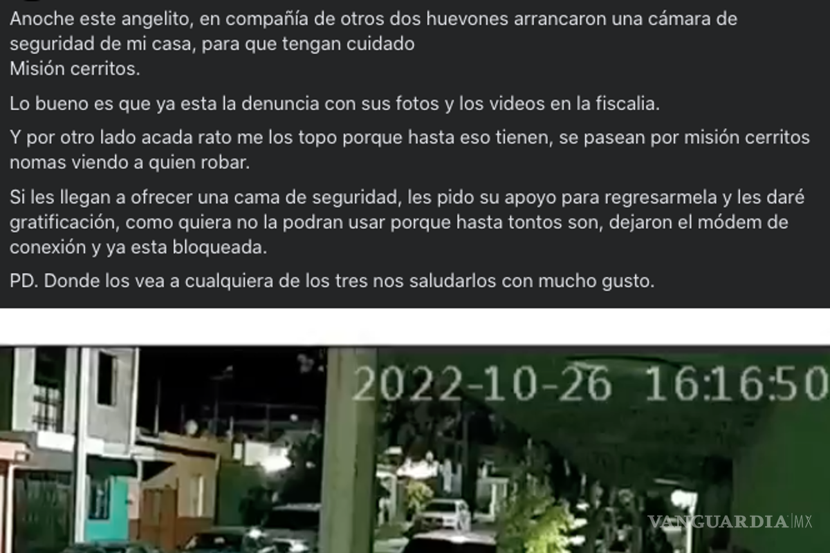 $!Jóvenes roban cámara de seguridad en Saltillo; quedan grabados en otra cámara de seguridad (video)