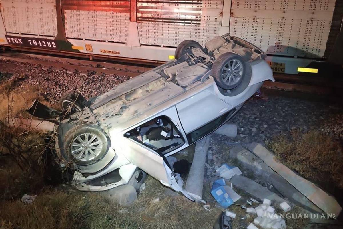 Tren embiste auto conducido por una mujer y su hija, en Ramos Arizpe