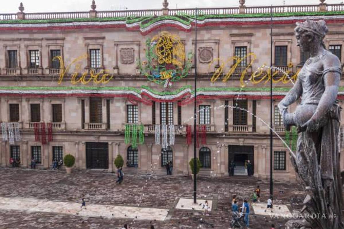 Restringen acceso a vehículos y peatones a la Plaza de Armas de Saltillo previo al grito de Independencia
