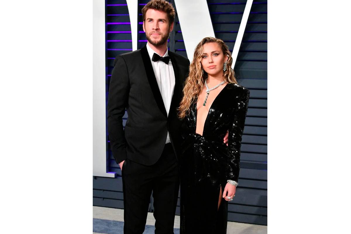 Captan a Miley Cyrus echándole una mirada matadora a Hemsworth (Fotos)