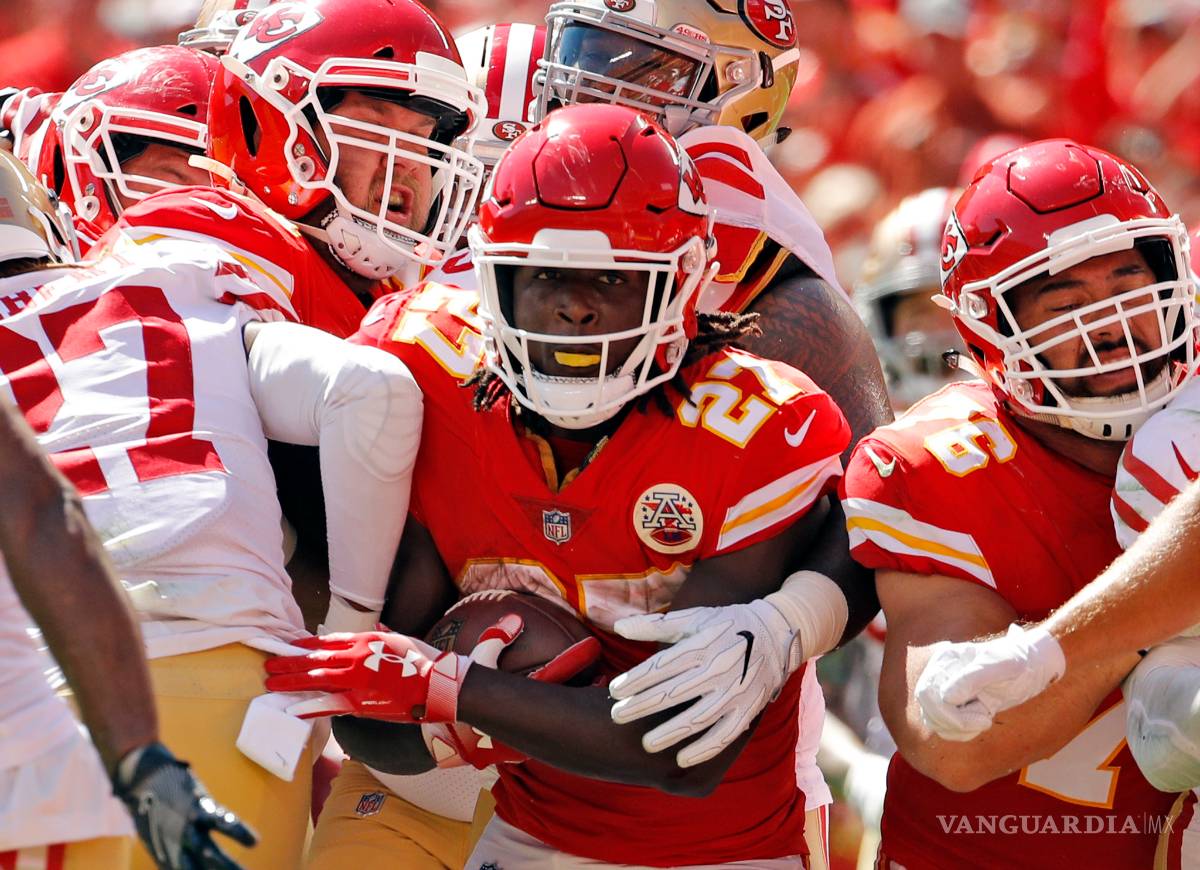 $!El corredor estelar de los favoritos para el Super Bowl, Chiefs de Kansas City, está envuelto en una violenta agresión