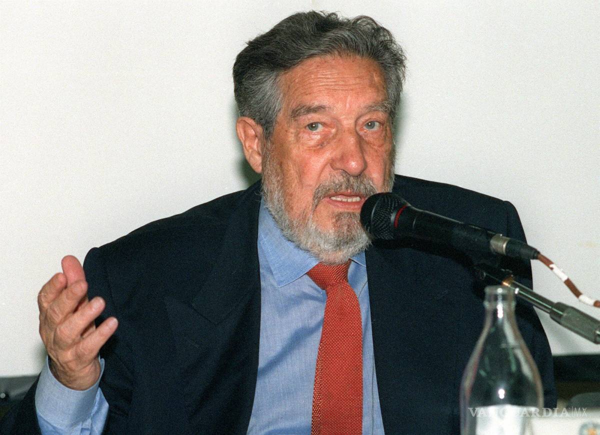 $!El poeta mexicano, Premio Nobel de Literatura, Octavio Paz, en una imagen fechada en julio de 1994, en la Universidad de Verano de El Escorial, en Madrid.