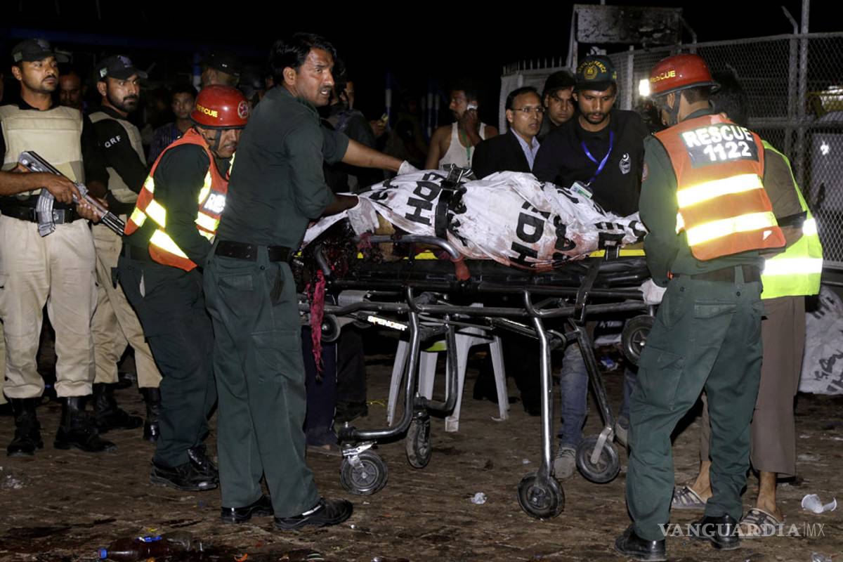 Pakistán llora a sus muertos e intensifica la guerra contra el terrorismo