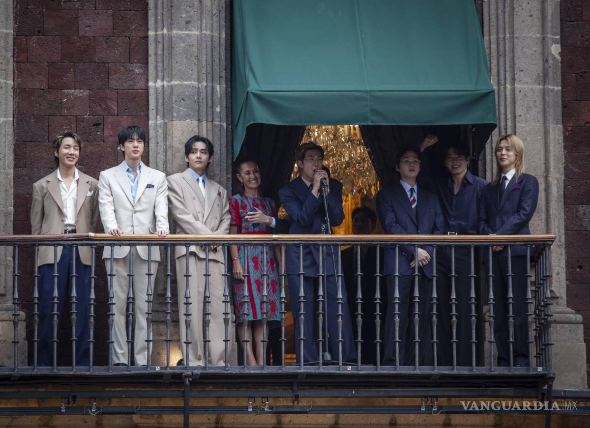 $!La presidenta Claudia Sheinbaum recibió al famoso grupo coreano BTS en Palacio Nacional.
