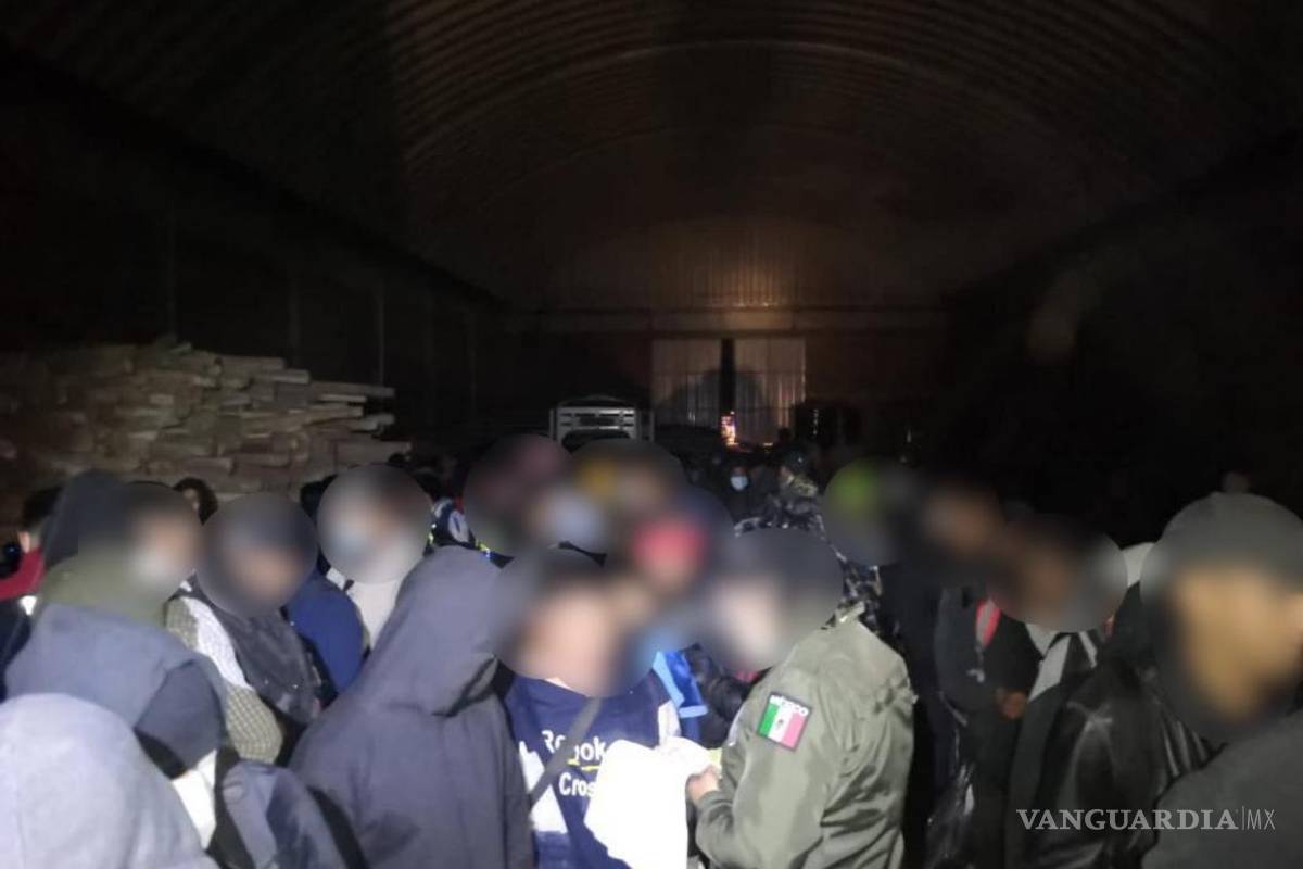 $!Aseguran a 230 migrantes en una bodega, en el Edomex