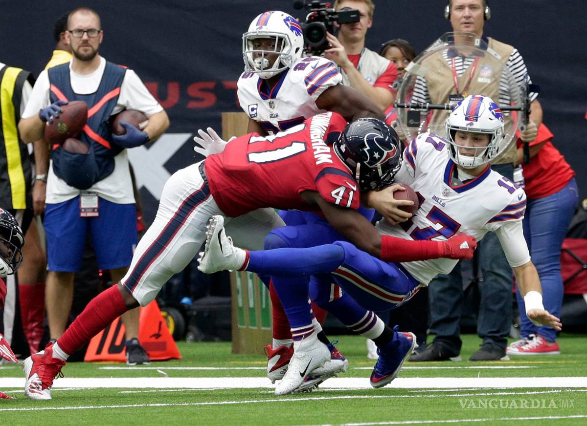 $!Joseph intercepta, corre y anota para darle la victoria a los Texans