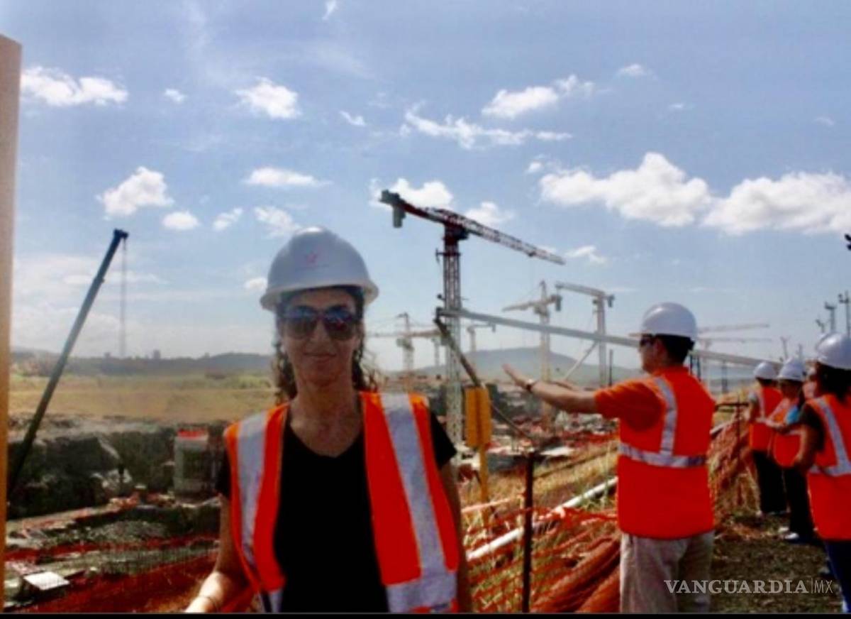 $!La irreverente Gaby en las obras de ampliación del Canal de Panamá.