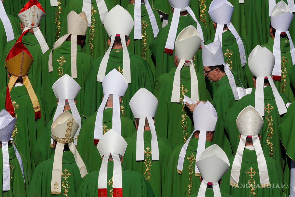 Sobrevivientes de abusos realizan acto durante sínodo