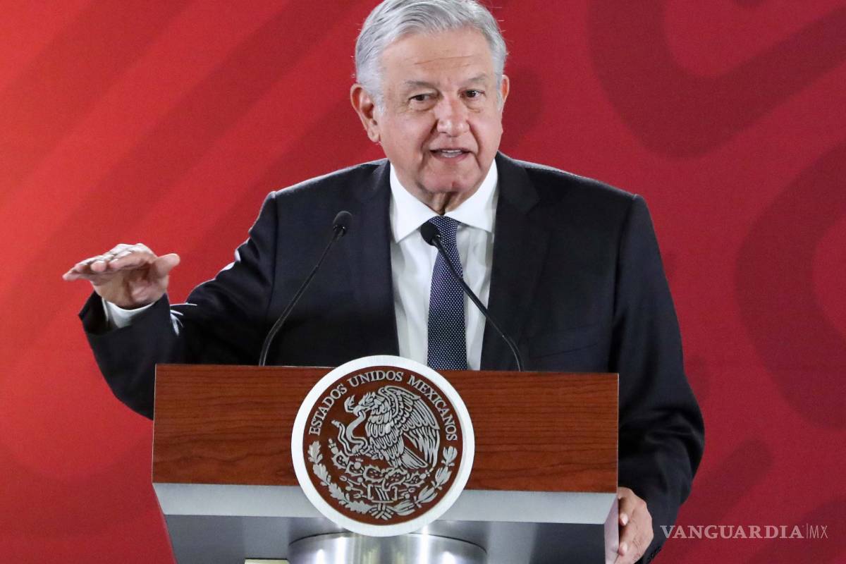 Pide AMLO cesar a tres funcionarios de Pemex por desvíos