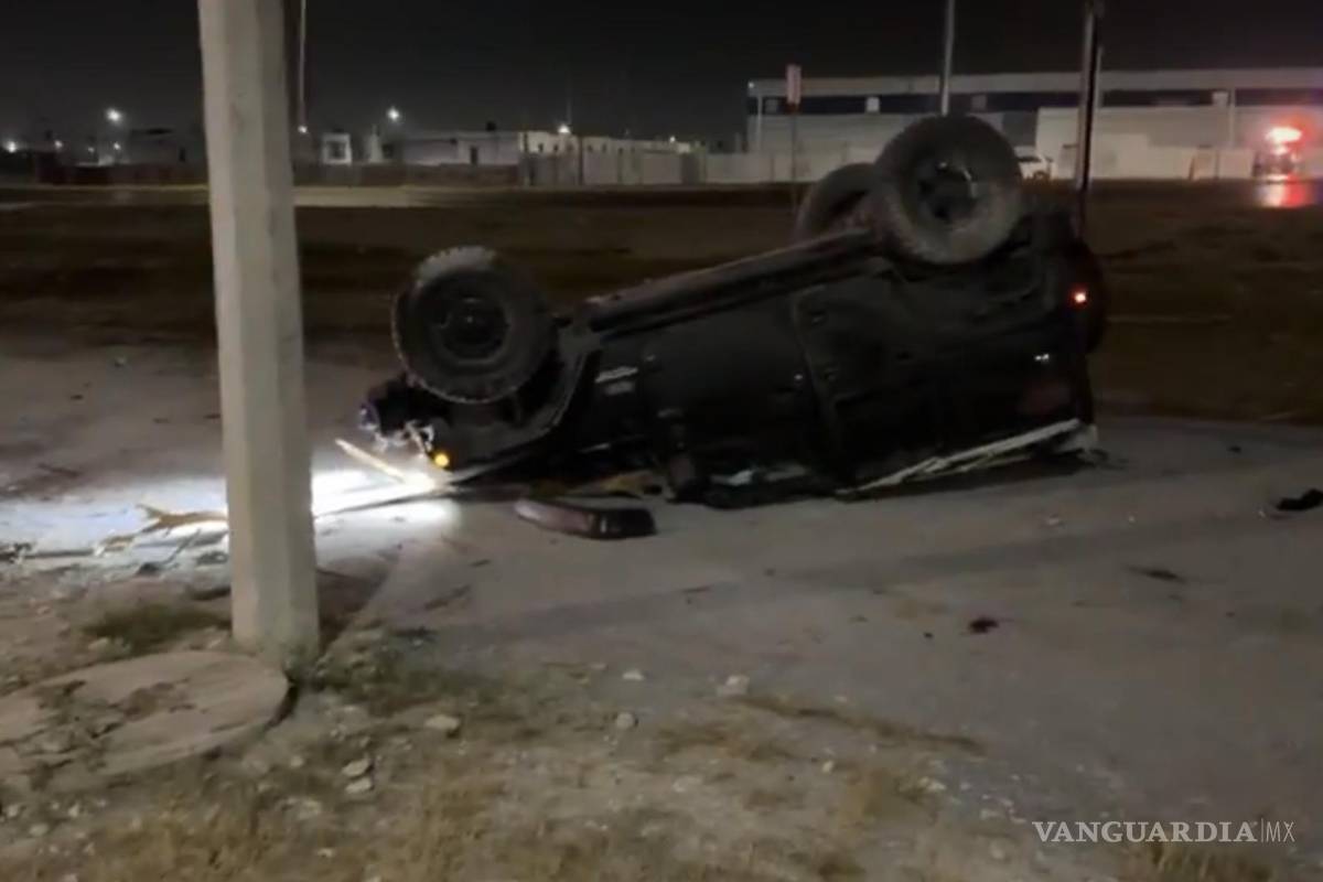 Saltillo: destroza su vehículo al manejar en presunto estado de ebriedad