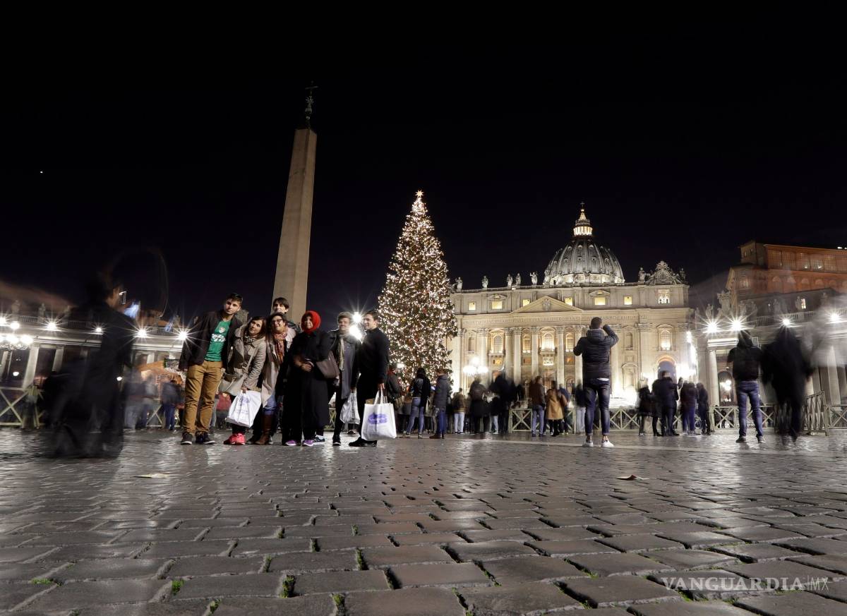 $!Inauguran el árbol de Navidad en El Vaticano