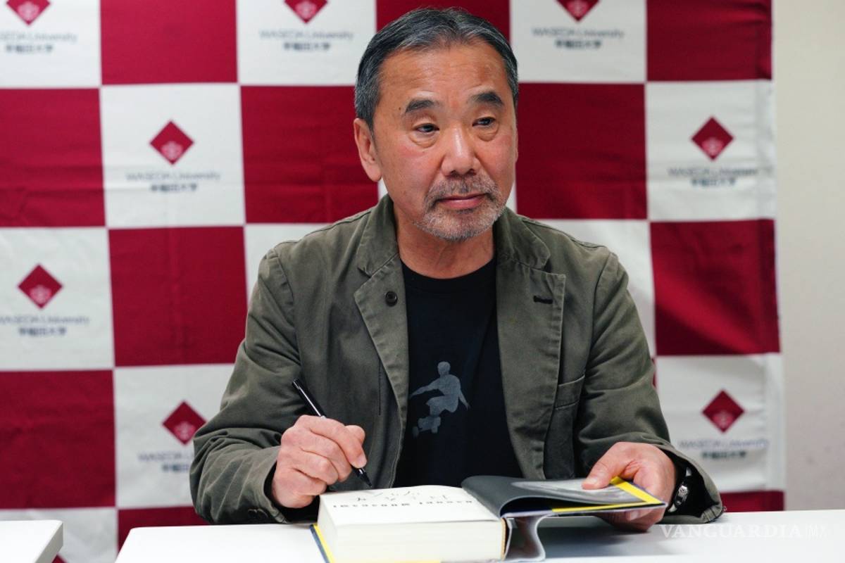 Haruki Murakami conduce un programa de radio desde la sana distancia en su casa