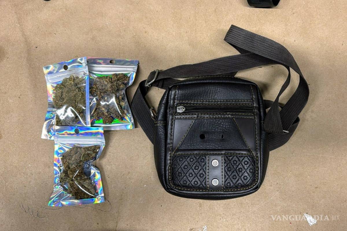 Vinculan a cuatro tras ser sorprendidos con más de 2 kilos de cristal, en Nuevo León