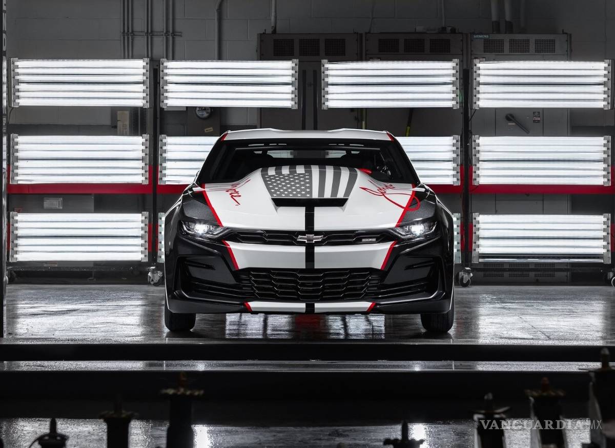 $!Chevrolet COPO Camaro John Force Edition 2020, un muscle car único