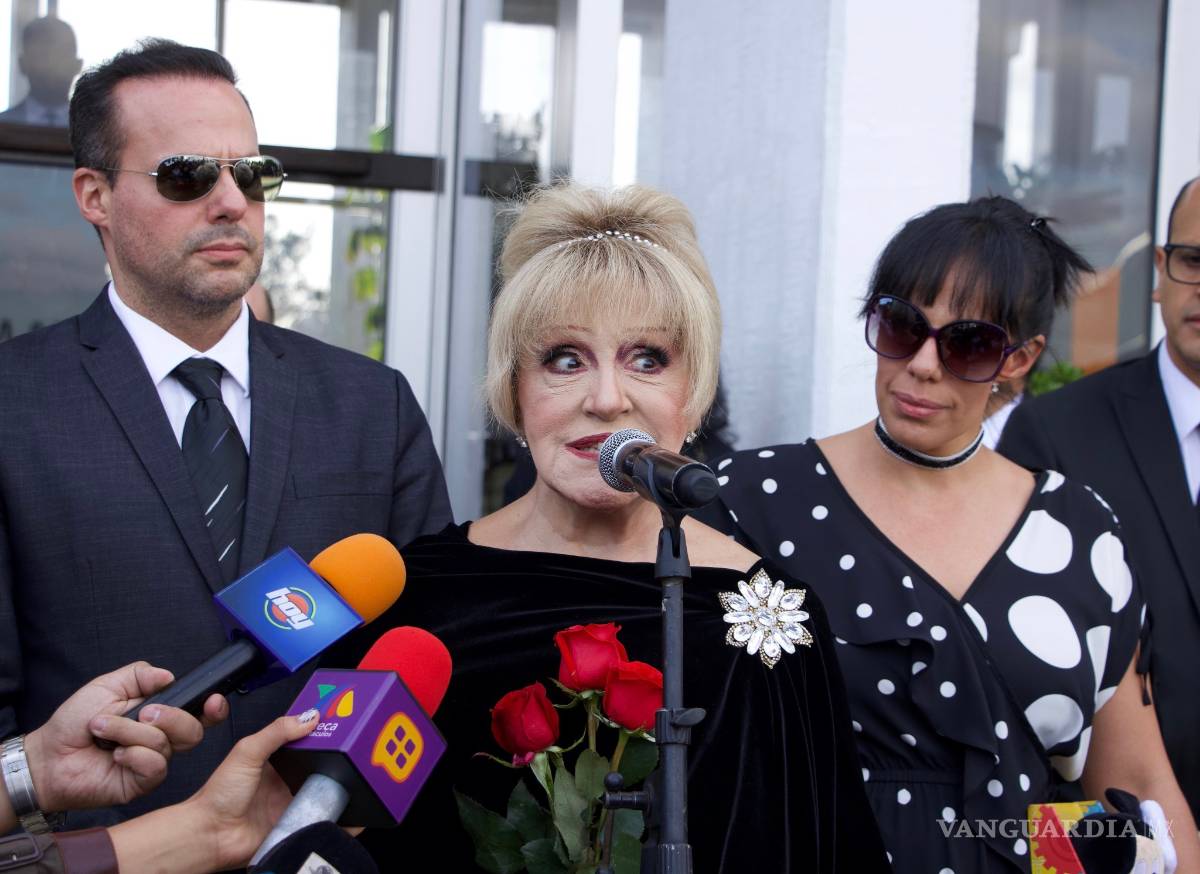 $!FOTOGALERÍA: Palacio de Bellas Artes rinde tributo al príncipe de la canción José José