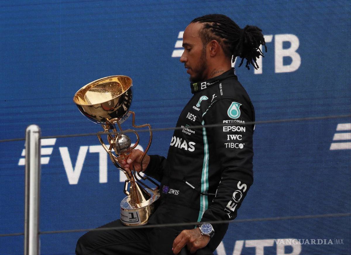 $!Lewis Hamilton de la escudería Mercedes conquista el circuito de Sochi en su victoria número 100