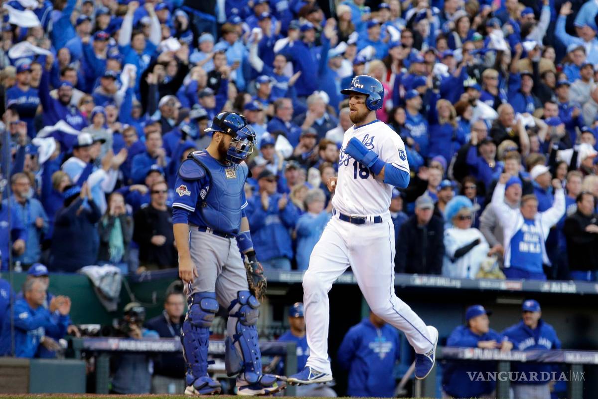 Con sencillos, Reales amplían ventaja sobre Azulejos