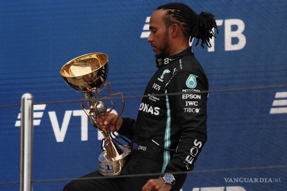 $!Lewis Hamilton de la escudería Mercedes conquista el circuito de Sochi en su victoria número 100