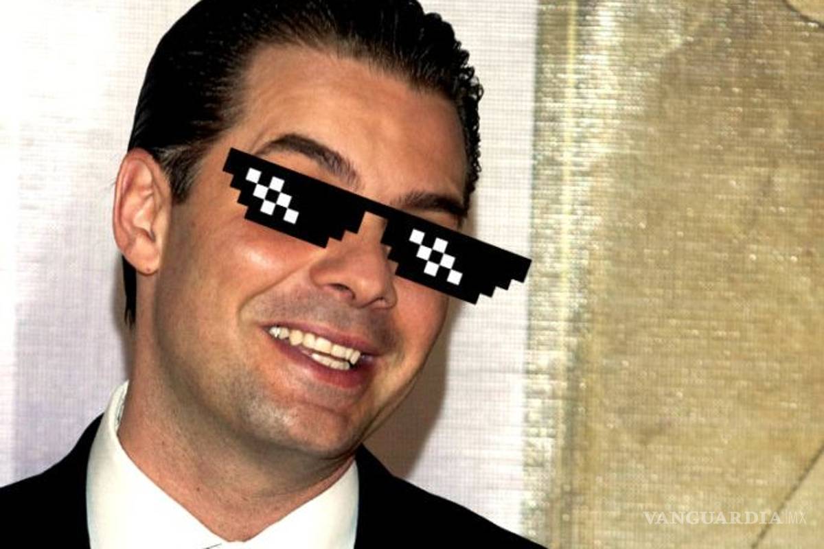 Tras la burla de Televisa, Martinoli se pone los lentes y responde de manera épica