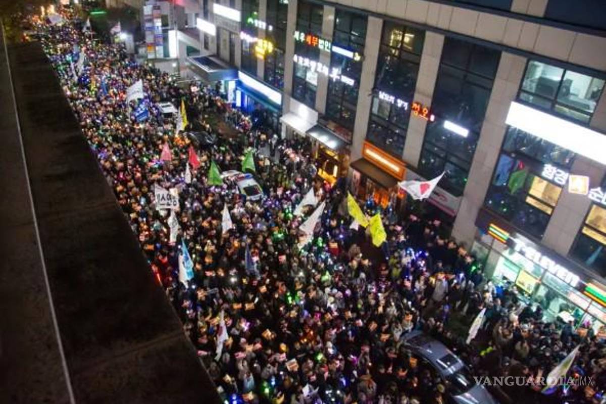 La policía de Corea del Sur allana la oficina del presidente Yoon; ministro intenta quitarse la vida