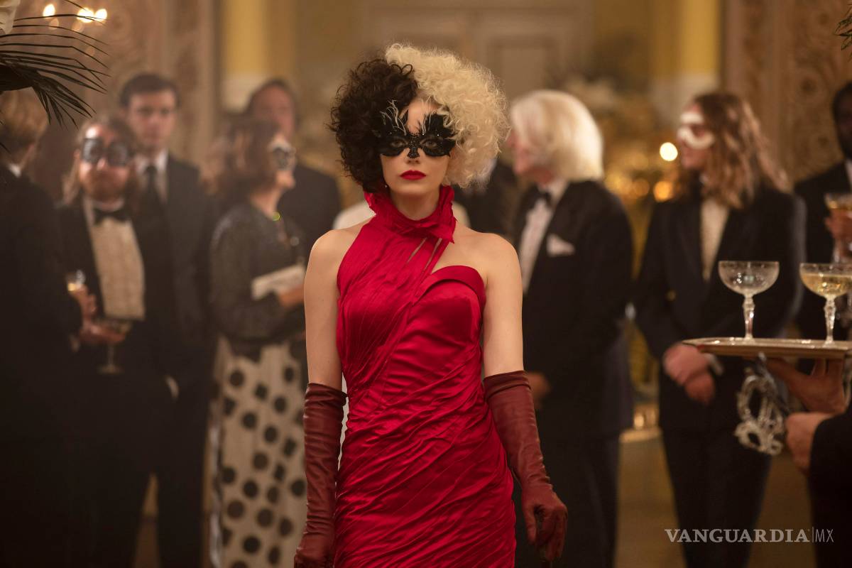 En una ‘Cruella' punk, los perros juegan un papel secundario