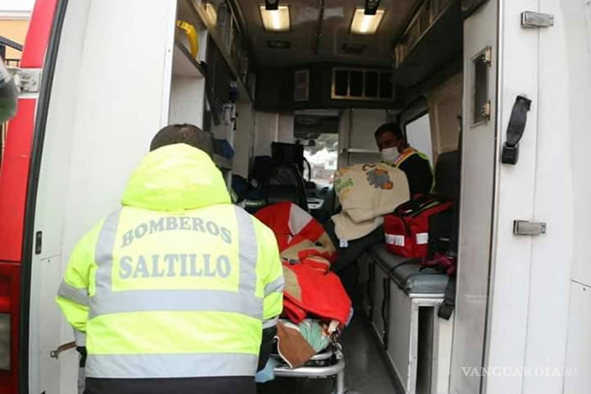 $!Bomberos 'reciben' a bebé en Saltillo