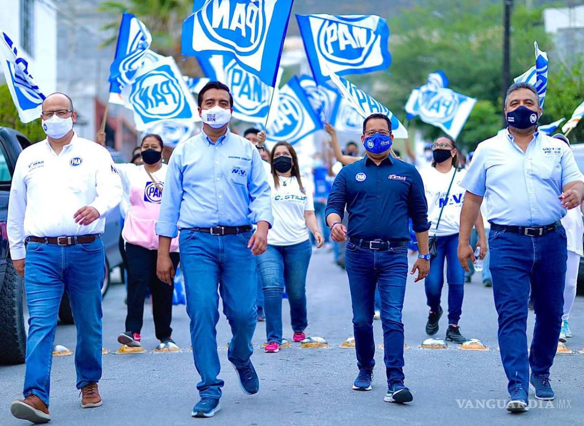 $!Al centro, Jesús Nava. A su izquierda, su antecesor Héctor Castillo y próximo rival. A la extrema derecha, el diputado federal por NL, Víctor Pérez.