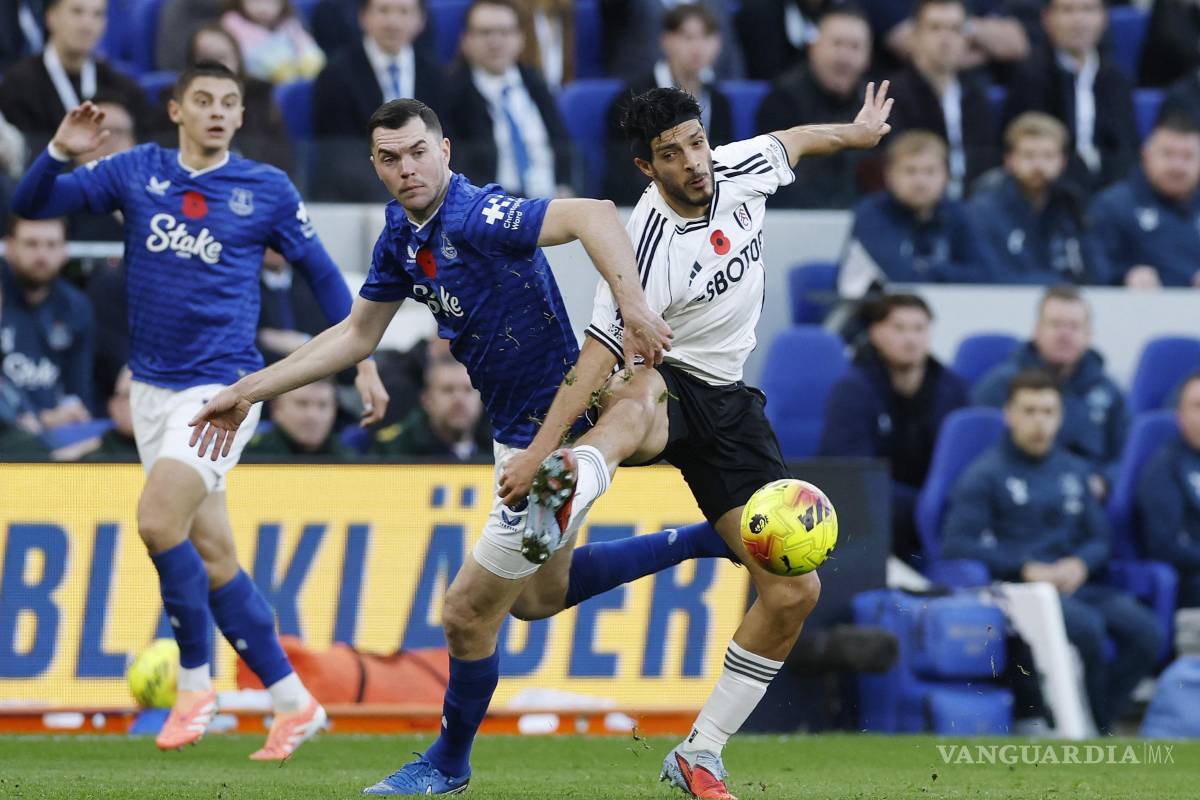Everton vence 2-0 al Fulham y Raúl Jiménez queda sin opciones al frente