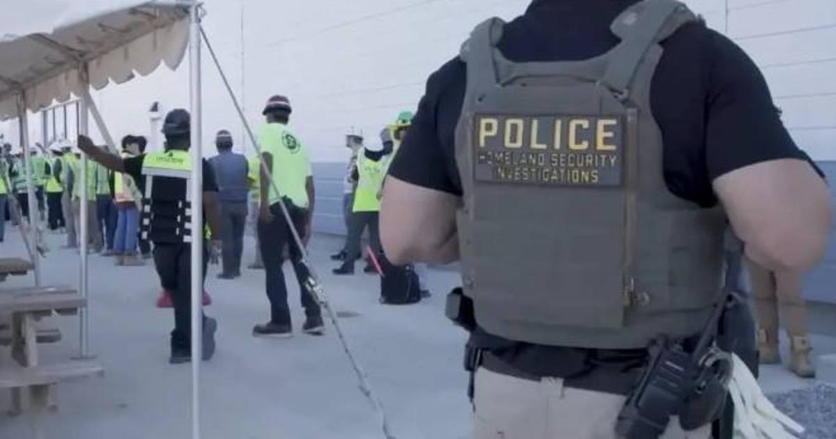 Corea del Sur envía avión a EU para repatriar a trabajadores detenidos en redada migratoria de Hyundai