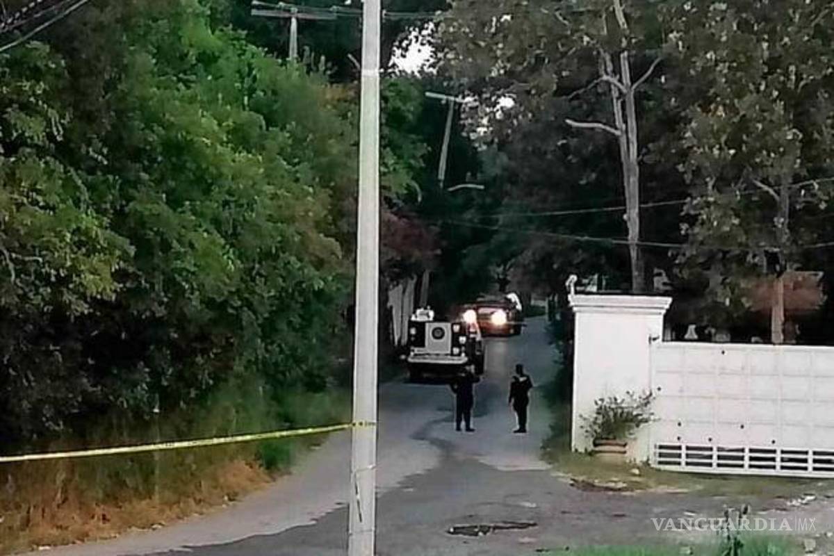 Dos muertos y cuatro heridos en riña entre policías y albañiles en Monterrey