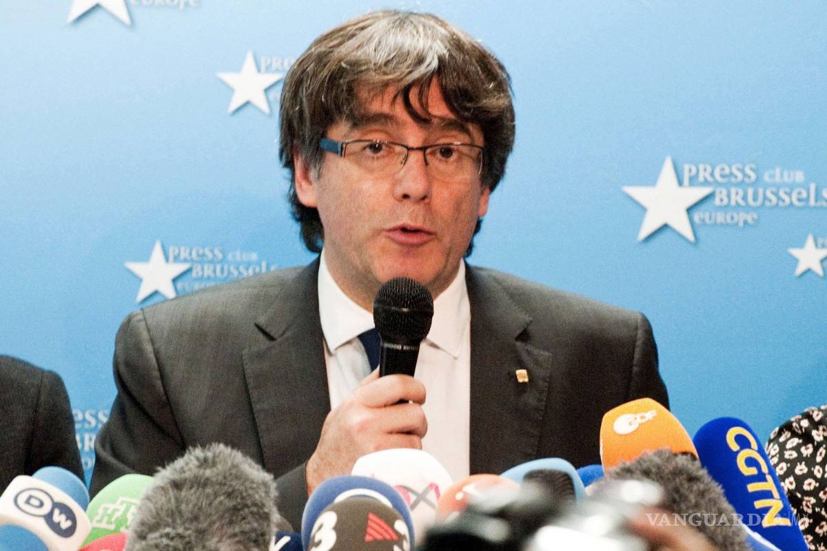Justicia española cita a Puigdemont y exconsejeros
